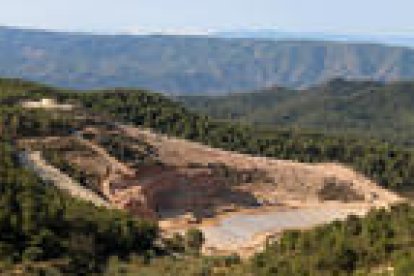 Panorámica de la primera de cuatro celdas que se construye en el vertedero de Riba-roja d'Ebre.