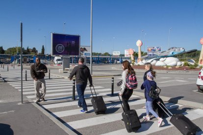 Una imatge d'arxiu de passatgers a l'Aeroport de Reus.