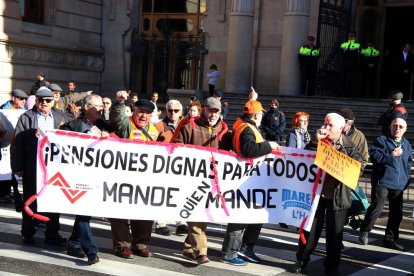 Imatge d'arxiu d'una mobilització per les pensions a Barcelona.