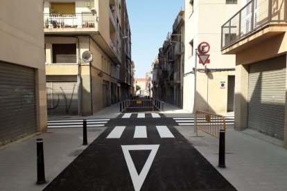 Imagen de la calle Alt de Sant Pere remodelada.