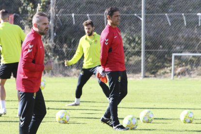 El técnico grana en uno de los primeros entrenamientos en el anexo del Nou Estadi.