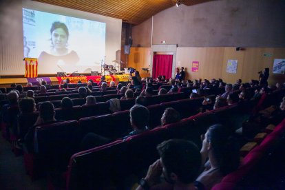 Anna Gabriel dio su apoyo a Laia Estrada en un vídeo gravado desde Suiza.