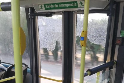 Imagen del estado en que estaban las puertas del autobús.