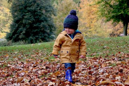 El contacte amb la natura durant la infància beneficia la salut mental en l'edat adulta.