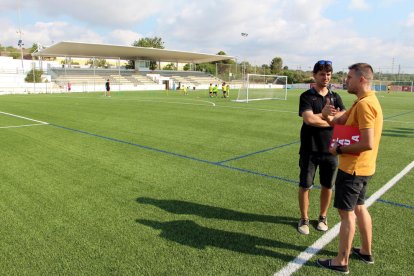 El pla contempla la substitució d'una zona de gespa del terreny de joc afectada per unes cremades.