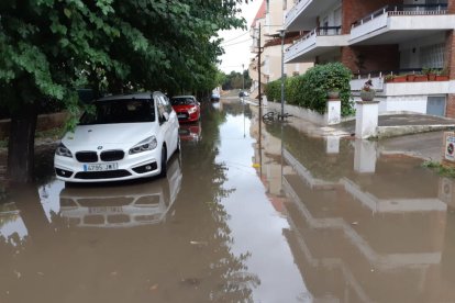 Un carrer de Platja d'Aro aquest dissabte completament inundat.