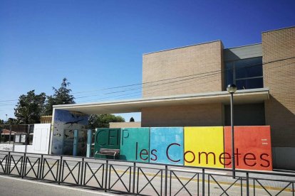 L'Escola Les Cometes també ha rebut una ,e