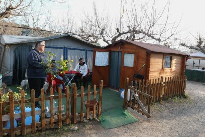 Una de las familias afectadas por el cierre del camping.