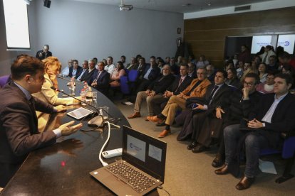 Instando de la presentación de la plataforma ayer a la Cambra.