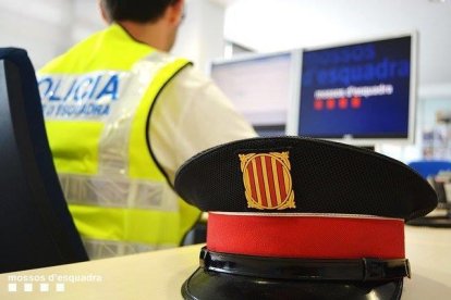 Imatge del gorro que forma part de l'uniforme del Mossos d'Esquadra.