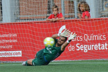 Arnau Riera atura un penal aquest cap de setmana, que va ajudar a la victòria dels seus.