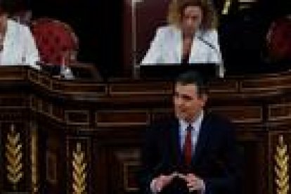 El candidato socialista a la Presidencia del Gobierno español, Pedro Sánchez, durante su intervención en la primera jornada del debate de investidura.