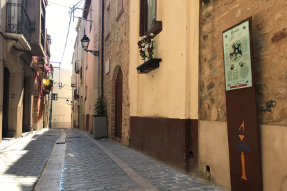 Uno de los paneles de la Ruta Gaudí Riudoms en la calle del Beat Bonaventura Gran.