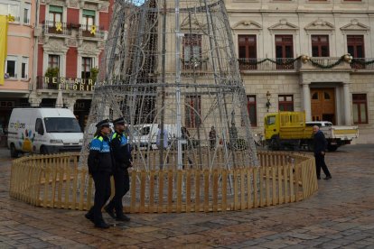 Imatge d'una patrulla de la Guardia Urbana durant la campanya de Nadal