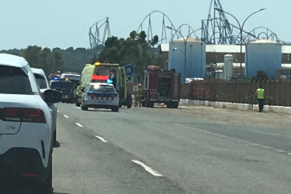 Imatge de l'accident entre una moto i una ambulància a Vila-seca.