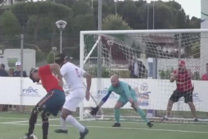 Un moment del partit disputat entre Espanya i frança a la final de l'Europeu.