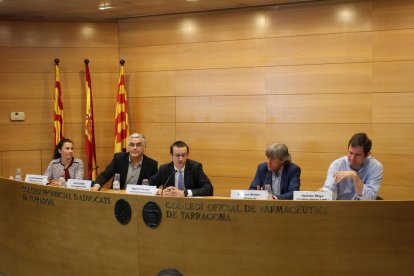 Imatge de la taula rodona que s'ha celebrat a l'ICAT.