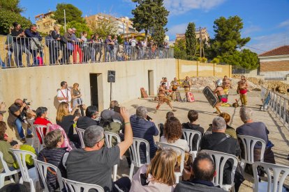 El mirador del Anfiteatro, único sector del monumento abierto al público, acogió una actividad de recreación del mundo de los gladiadores.