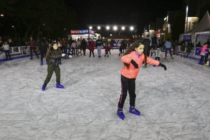 Algunos de los patinadores que este fin de semana han inaugurado la pista