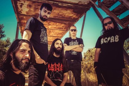 Imagen promocional de la banda de metal extremo de la Cataluña Central Siroll!.