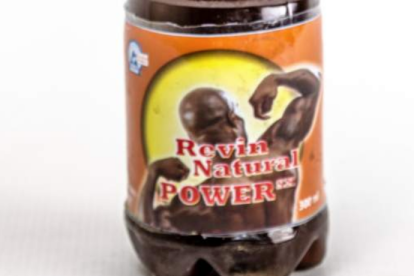 Una botella de Natural Power High Energy Drink SX.