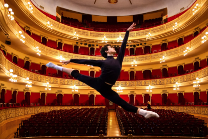 Miquel Martínez, guanyador del 9è Premi Internacional de Dansa Roseta Mauri.