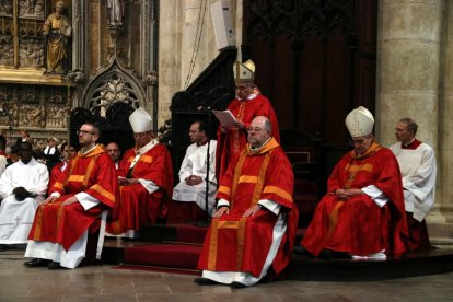 Els eclesiàstics en la beatificació del doctor Marià Mullerat i Soldevila a la Catedral de Tarragona, entre ells el cardenal Angelo Becciu.