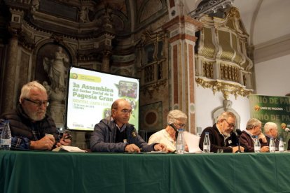 Imatge de la taula de ponents de la 3a Assemblea de Pagesia Gran d'Unió de Pagesos.