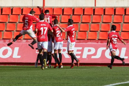 Els futbolistes tarragonins celebrant un dels gols anotats al Nou Estadi aquesta temporada.