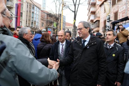 Torra saludant a la gent a la Fira de la Candelera de Molins de Rei.