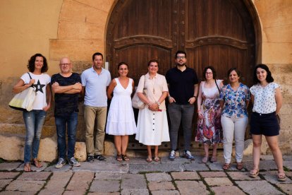 Els participants a la trobada amb l'autor.