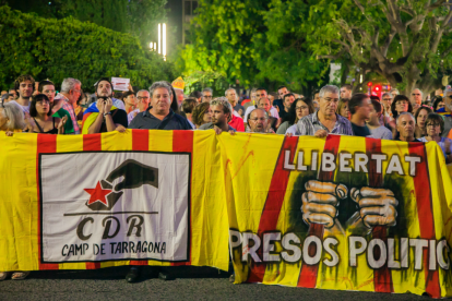 Imatge de la manifestació davant de la Subdelegació de Govern a Tarragona.