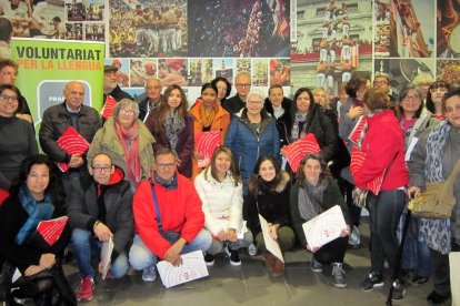 Foto de famíla d'algunes de les noves parelles del