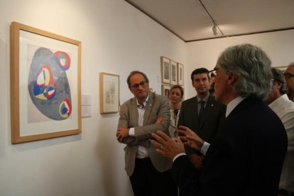 Plano abierto del presidente de la Generalitat, Quim Torra, durante la inauguración de la exposición.