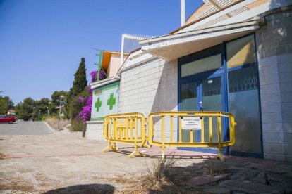 La antigua farmacia, con el desprendimiento, a principios de semana.