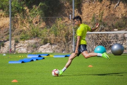 Bartolo y Parés están a la expectativa del rendimiento que pueda ofrecer Oliva en la pretemporada.