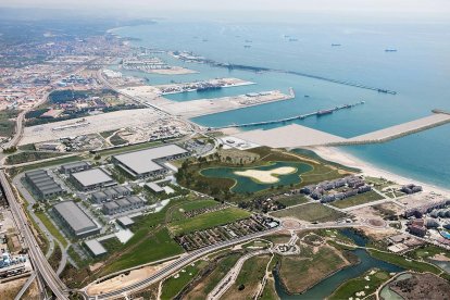 Vista aérea de cómo será la ZAL, con la recreación del contradique de los Prats en el fondo.