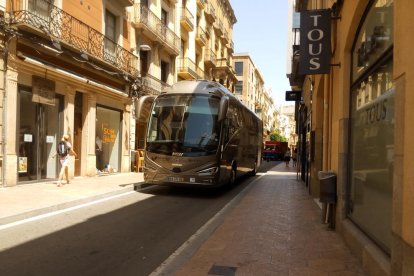 La Guardia Urbana tuvo que facilitar el paso al vehículo.