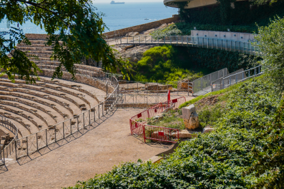 Sector de gradas construido en la década de los años setenta que están afectadas por una grave patología estructural.