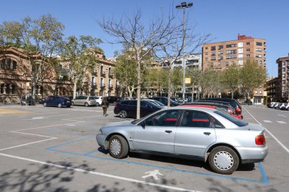 La llegada de los autobuses hará desaparecer un 40% del espacio de estacionamiento.