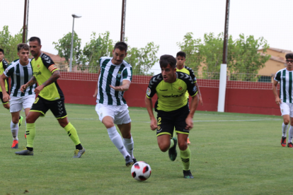 IMatge de un instante del partido contra el CF Peralada.