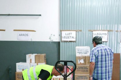 El interior del almacén del Banco de los Alimentos, en Reus.