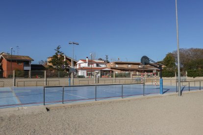 Imagen de archivo de uno de los patios de la Escuela Cèlia Artiga donde, presumiblament, se edificará la instalación.