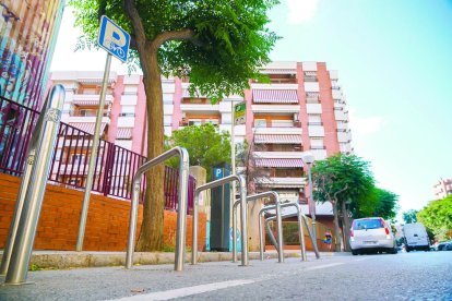 Los aparcamientos de bicicletas acogerán, a partir del jueves, los patinetes eléctricos de alquiler.