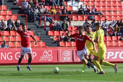 Javi Márquez y Goldar en una acción en el último partido disputado contra el Villarreal B.