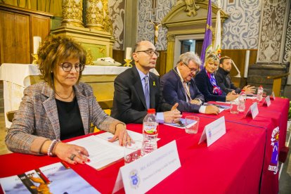 Alícia Fernández, ahir en la presentació de l'opuscle de la Salle a l'església de Sant Agustí.