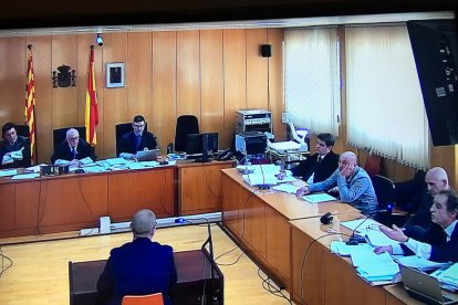 Captura de pantalla de la declaració del comissari Rafel Comes en el judici contra dos Mossos d'Esquadra a l'Audiència de Tarragona.