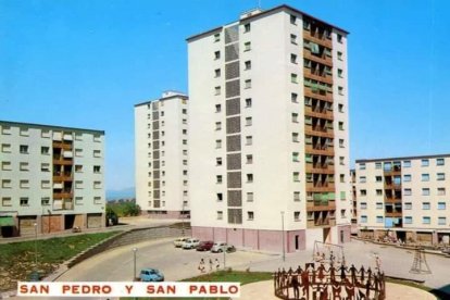 Postal de la dècada dels 70 que mostra l'aspecte que lluïa la plaça fa gairebé 50 anys.