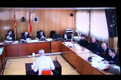 Imagen de la declaración de un subinspector de la División de Asuntos Internos durante el juicio a dos mossos d'esquadra en la Audiencia de Tarragona