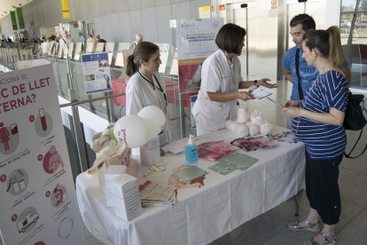 Ayer se instaló una mesa en el vestíbulo del centro.